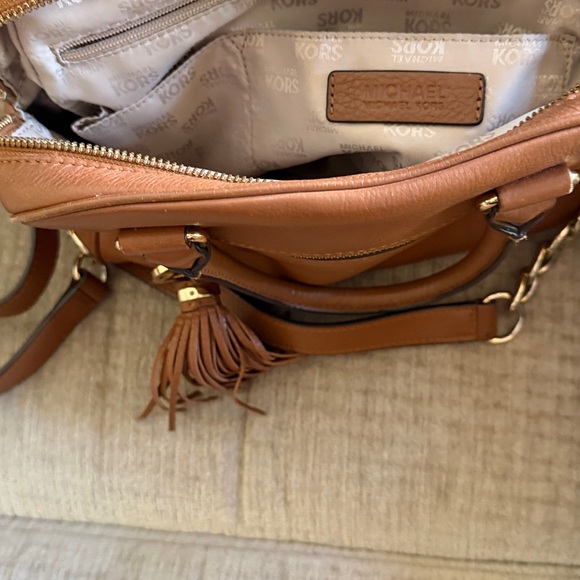 Michael Kors medium brown grained leather with crossbody strap appr 8 x 10 - Picture 16 of 16